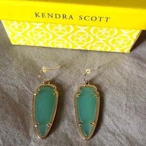 Kendra Scott Sky Arrowhead Earrings in Chalcedony